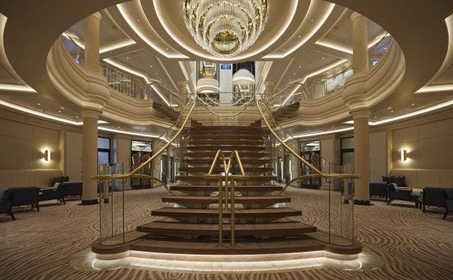 Atrio del Seven Seas Splendor. Foto Regent Seven Seas Cruises.