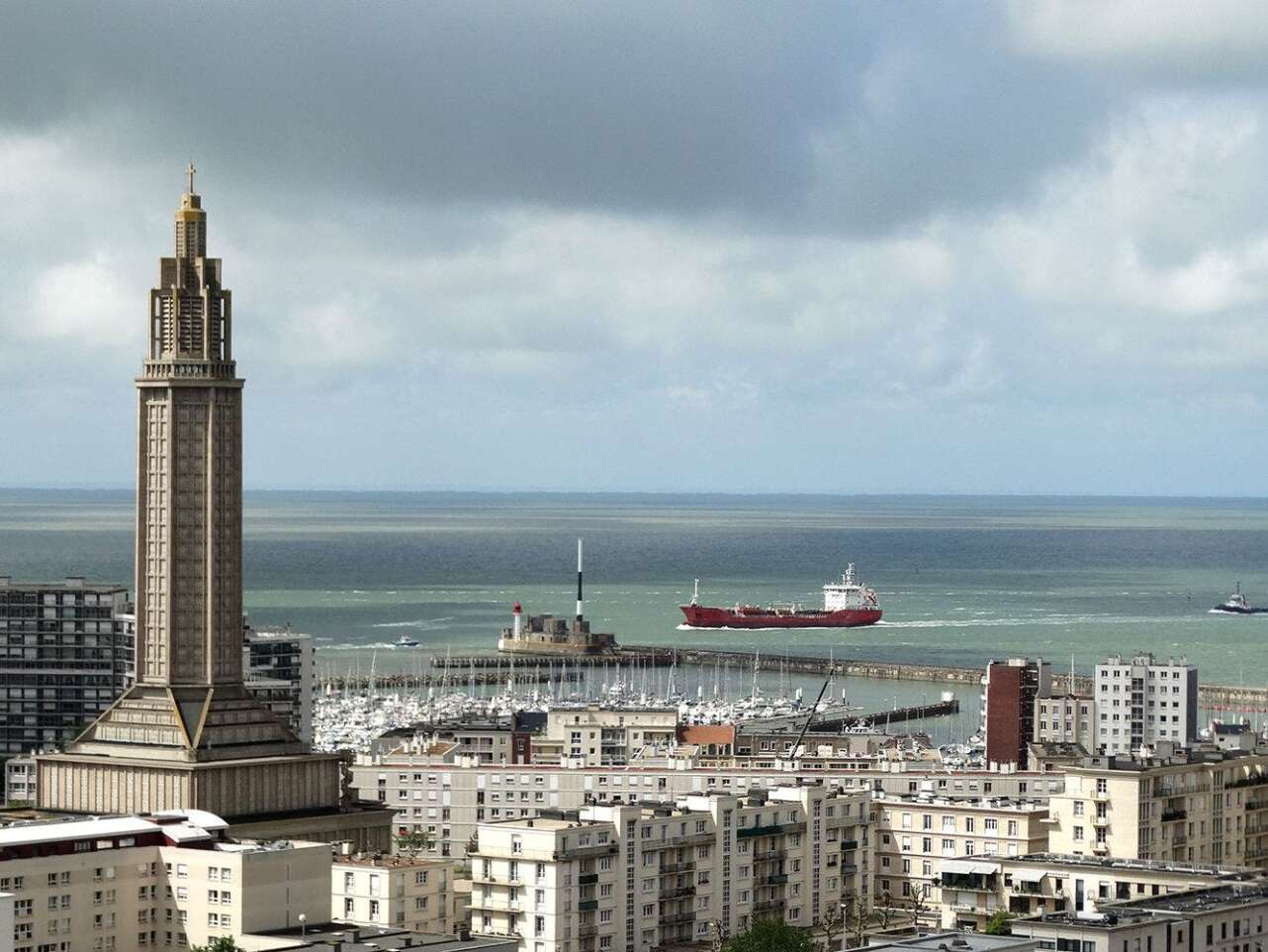 Auguste Perret es el artÃ­fice de la reconstrucciÃ³n del centro de Le Havre. Foto Turismo NormandÃ­a.