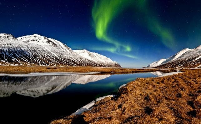 Auroras boreales en la regiÃ³n del norte. Islandia.