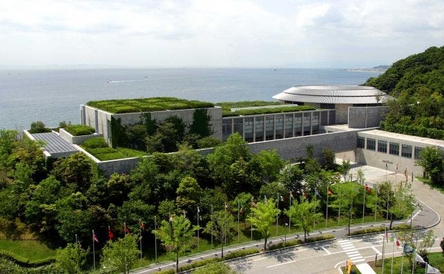 Awaji Yumebutai International Conference Center 040527