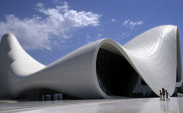 Arquitectura en BakÃº, AzerbaiyÃ¡n. Foto Robert Ghement | EFE.