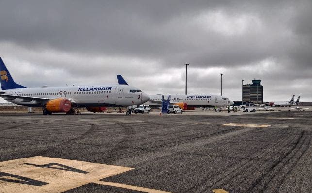 B737 MAX Foto Aeropuerto de Lleida Alguaire