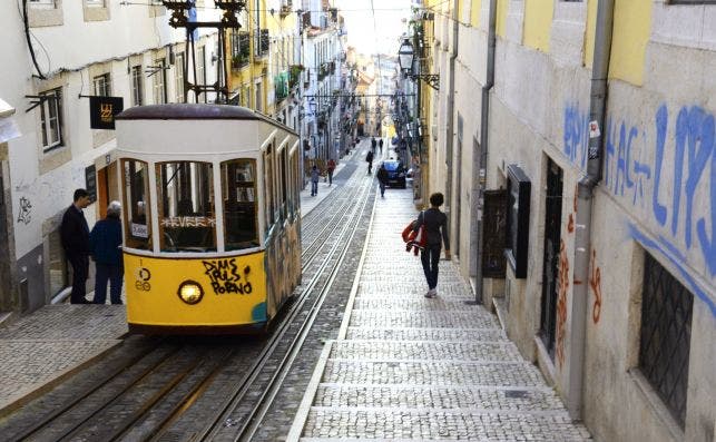 Hay que estar preparado para las cuestas de Bairro Alto. Foto: Pxhere.com