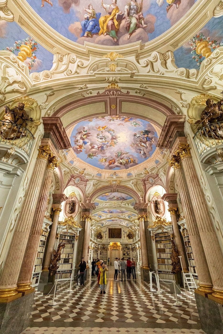 Biblioteca de la AbadiÌa de Admont. Foto Zdenek Machacek Unsplash