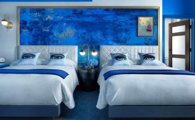 Las personas que eligen las habitaciones azules del Angad Arts Hotel buscan tranquilidad.