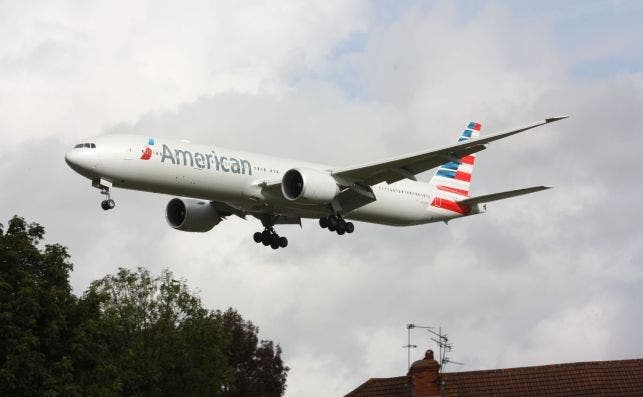 Boeing 777 300 (American Airlines) (15376682170)