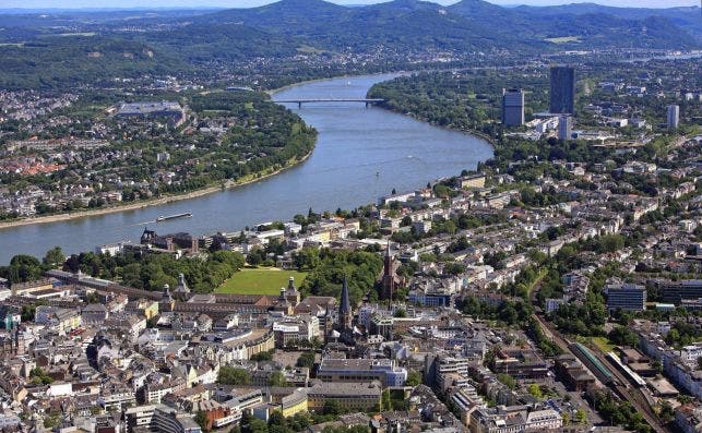 Bonn el Rin banÌƒa la ciudad a lo largo de 14 km. Foto: Michael Sondermannn Bundesstadt Bonn
