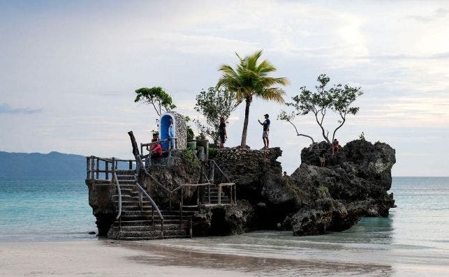 Boracay recibirÃ¡ de nuevo turistas desde el 26 de octubre. EFE/ Mark R. Cristino.