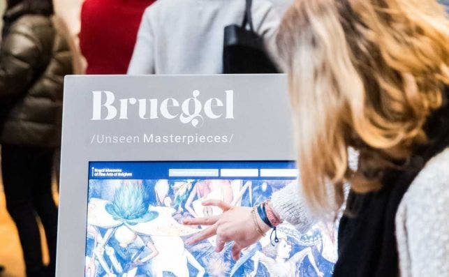 bruegel zoom touchscreen 01 olivier anbergen i love light large@2x