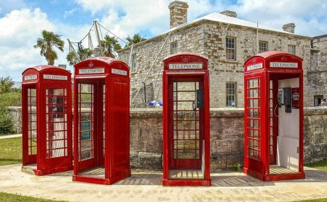 Cabinas telefÃ³nicas en Hamilton (Bermudas). Foto Pixabay.