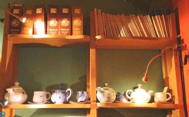 DecoraciÃ³n retro en esta cafeterÃ­a-librerÃ­a de MÃ¡laga. Foto: CafÃ© con libros.