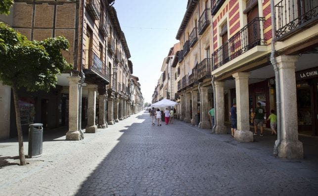 Calle Mayor AlcalaÌ de Henares. Foto: EFE.