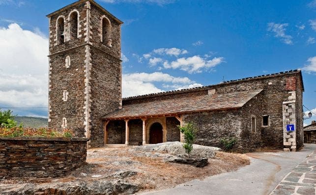 Campillo de Ranas, Arquitectura Negra.