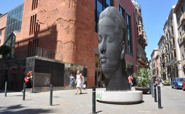 Carmela, de Jaume Plensa, frente al Palau de la MÃºsica. Foto: Josep Brancons - Flickr