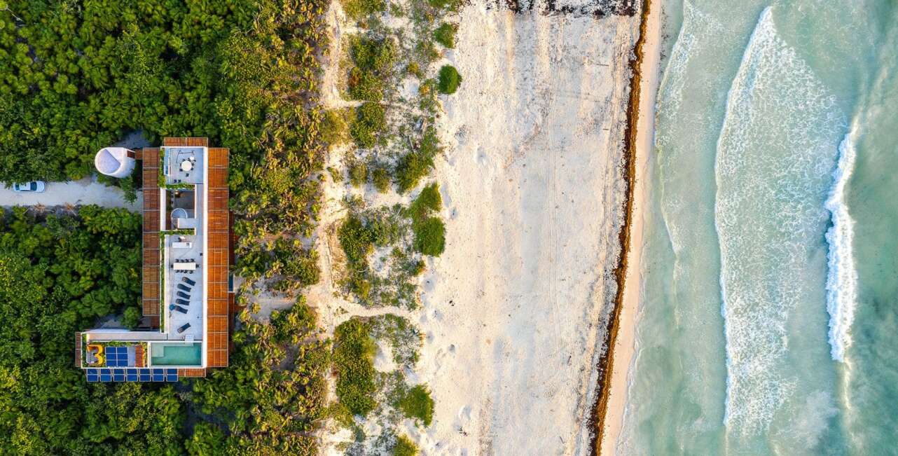 Casa Bautista se ubica entre la jungla y el mar. Foto Productora.