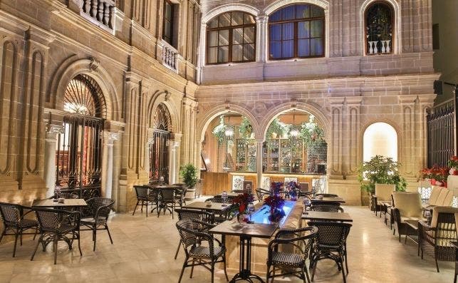 Casa Palacio MarÃ­a Luisa cuenta con dos restaurantes La Terraza y T22.