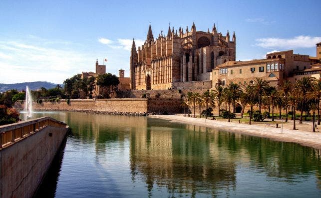 La imagen de su catedral es la postal mÃ¡s conocida de Palma. Foto: Yves Alarie | Unsplash