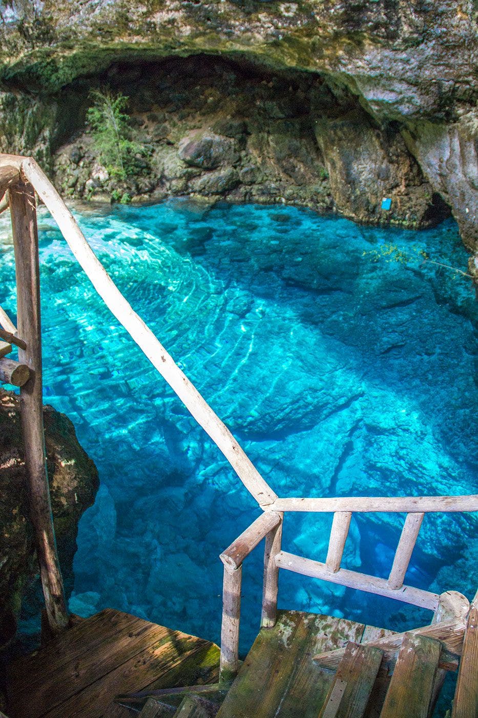 Cenote Hoyo Azul. Foto RepÃºblica Dominicana.