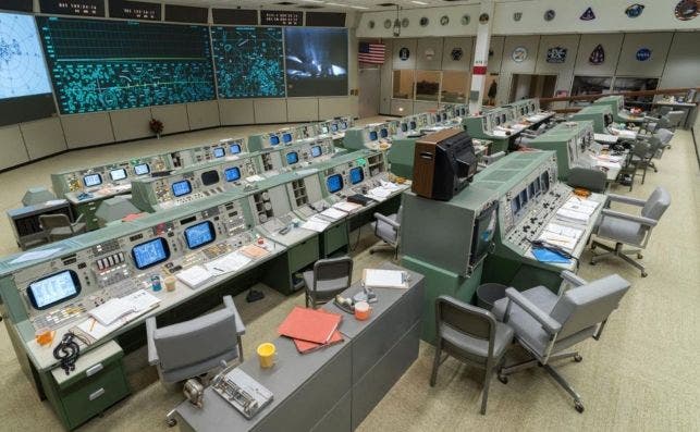 Centro de Control MisÃ³n Apollo, Houston. Foto NASA.