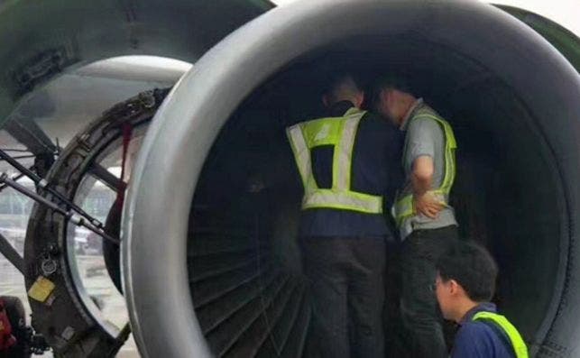 El vuelo de China Southern, como el reciente de Lucky Air, fueron retrasados por las monedas arrojadas en las turbinas.