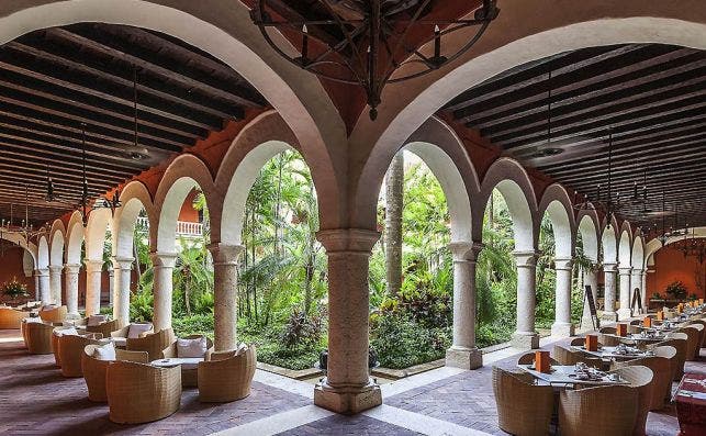 Claustro del convento de Santa Clara, hoy un Sofitel de lujo. Foto Accor.