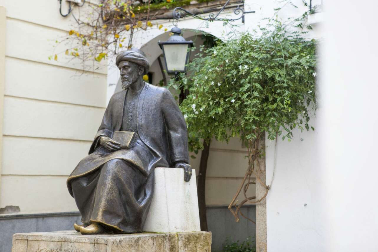 Estatua de Maimonides