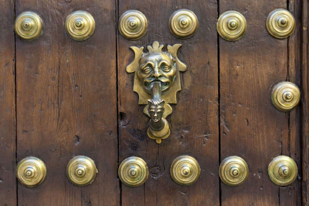 Detalle pomo puerta de Palacio Condes de Santa Ana