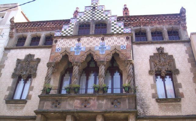 Frente de la casa Coll i Regas. Foto Wikipedia