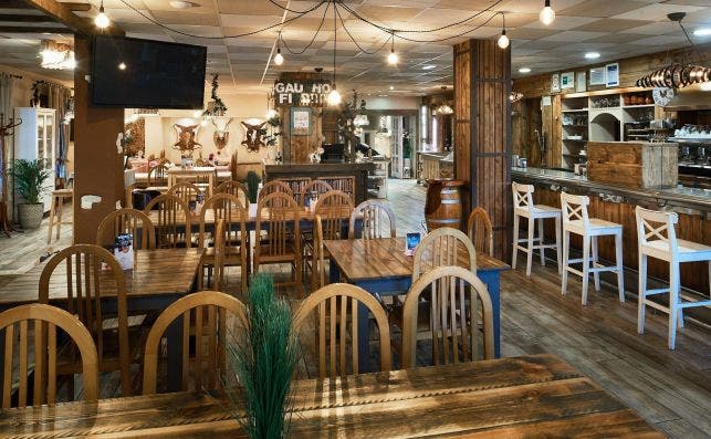 Comedor del restaurante Gaucho Fierro Asador. 