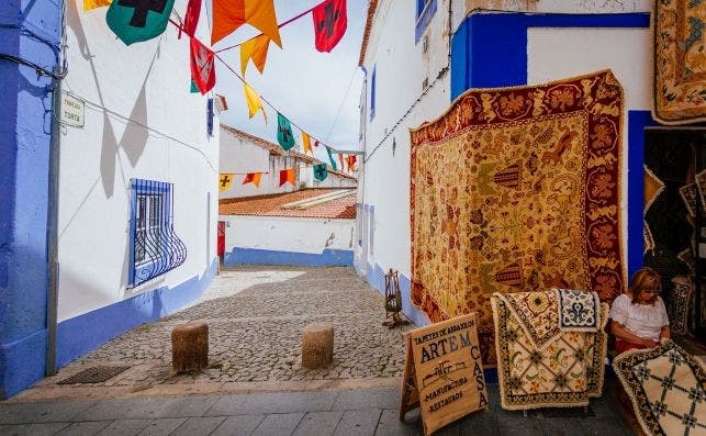 ConfecciÃ³n de alfombras en Arraiolos. Foto: Turismo del Alentejo.