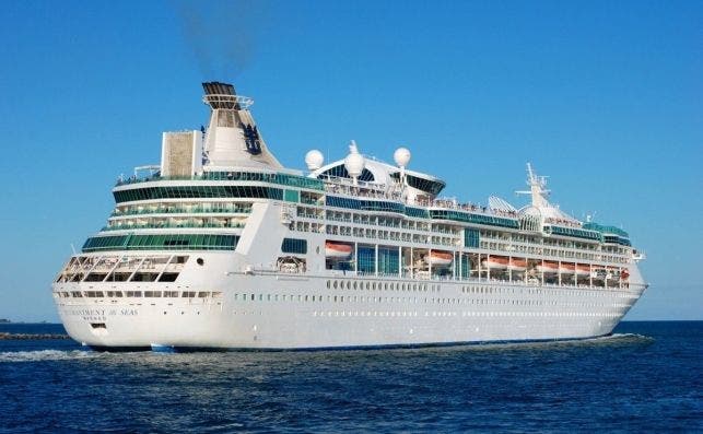 cruise ship holidays cruise vacation cruises ocean blue sky at sea cruise liner 1107318