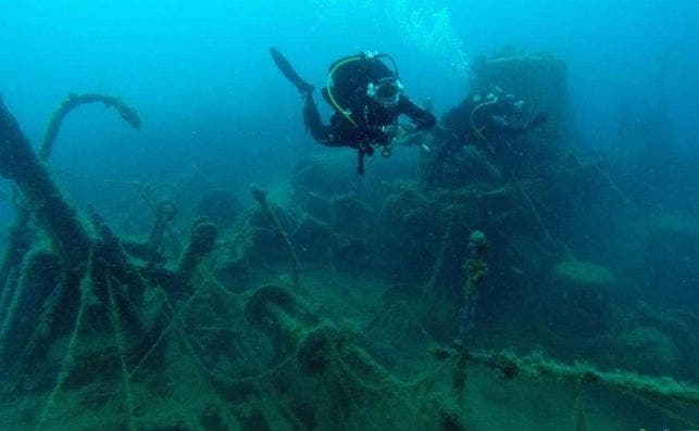 Submarinismo alrededor del Probitas. 