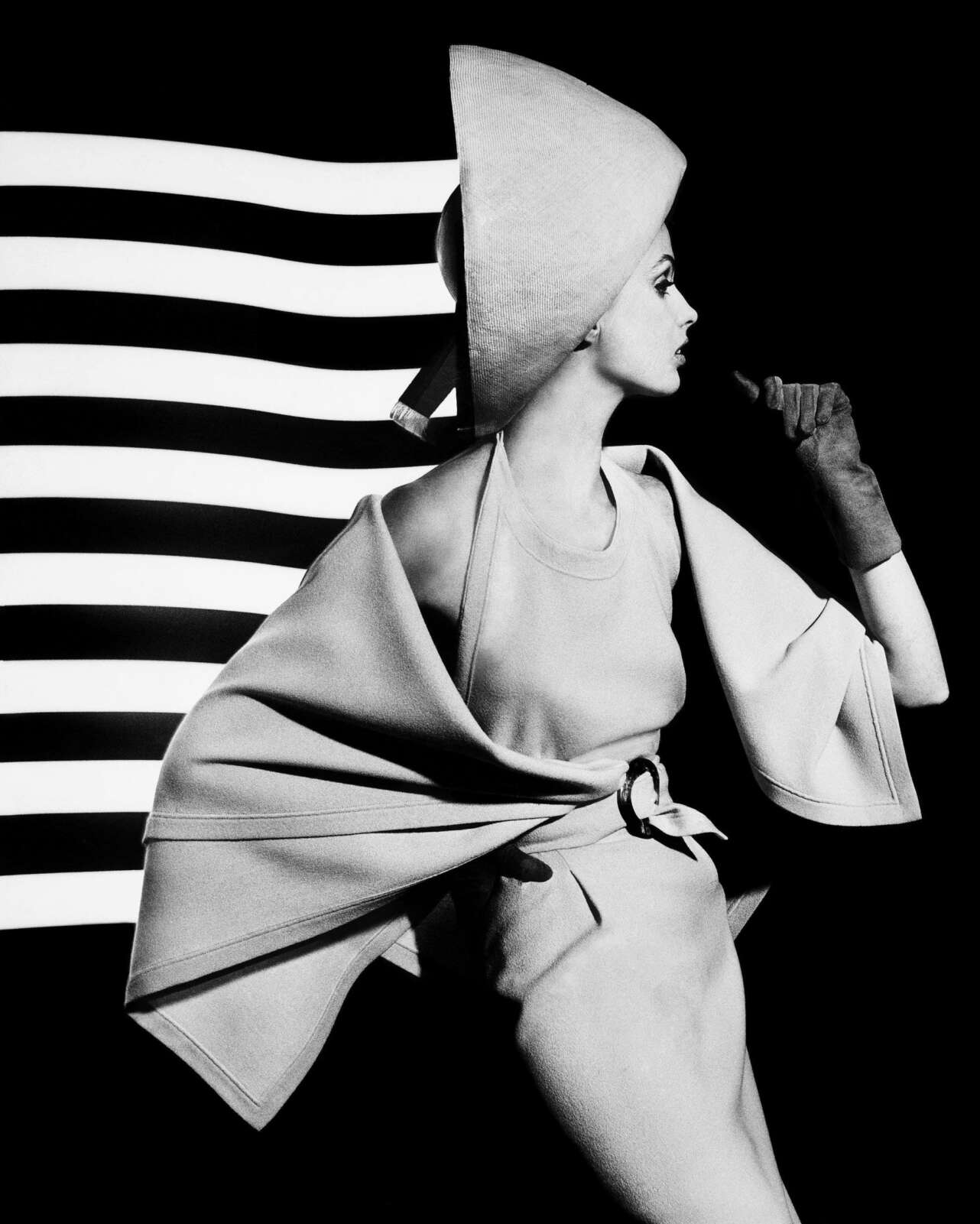 Dorothy + white light stripes, Paris 1962 Foto William Klein.