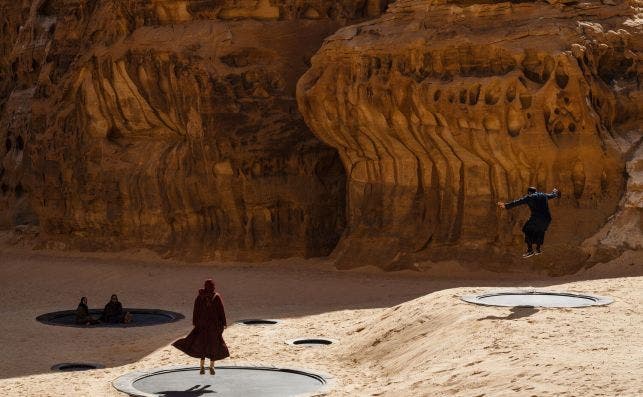 Los trampolines gigantes de Manal Al Dowayany. Foto: Lance Gerber