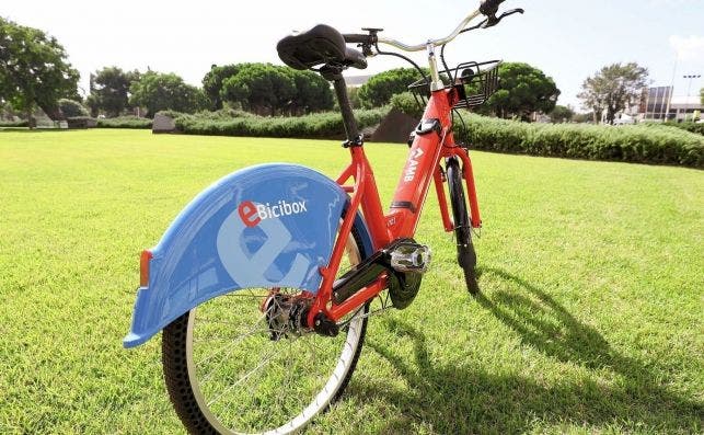 La bicicleta elÃ©ctrica de la red E-Bicibox, puesta en marcha al sur del Ã¡rea metropolitana de Barcelona.