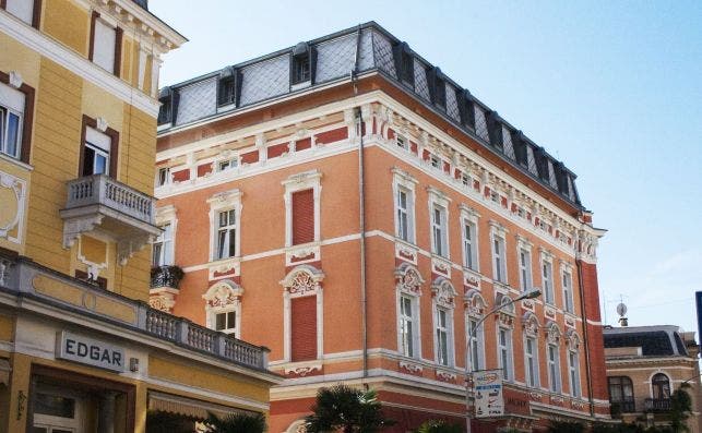 Edificios senÌƒoriales conviven con la arquitectura maÌs tradicional. Foto Manena Munar.