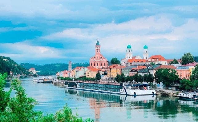El AmaMagna ya navega por el Danubio. Foto Amawaterways.