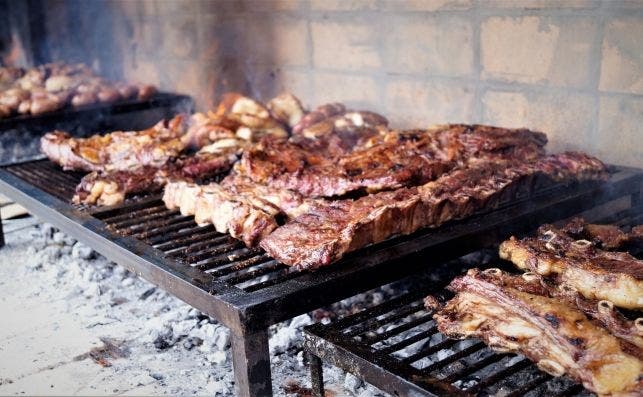 El asado argentino es mucho mÃ¡s que una comida. Foto Deby RodrÃ­guez | Unsplash.