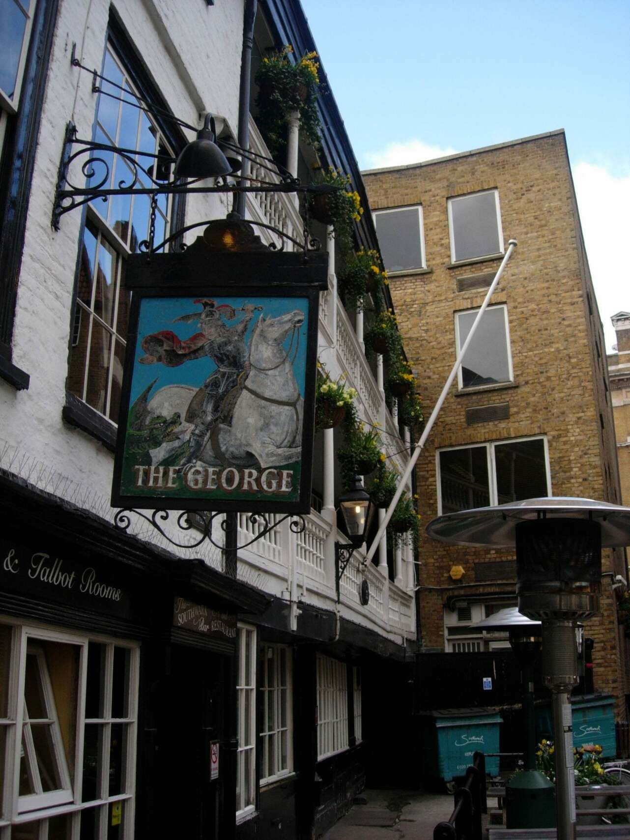 El aspecto del pub George Inn sigue siendo el mismo que cuando Shakespeare lo visitaba. Foto: J.M. Torres