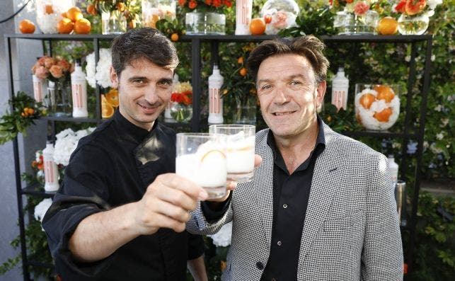 El chef Fran LoÌpez y Enric Batlle, director general de Nomen Foods