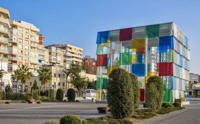 El cubo del Centro Pompidour de Malaga en el Muelle Uno. Foto Bo SaldaÃ±a.