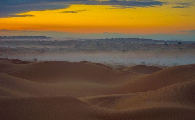 El desierto del SaÌhara desde Douz. Foto Sz Marton Unsplash