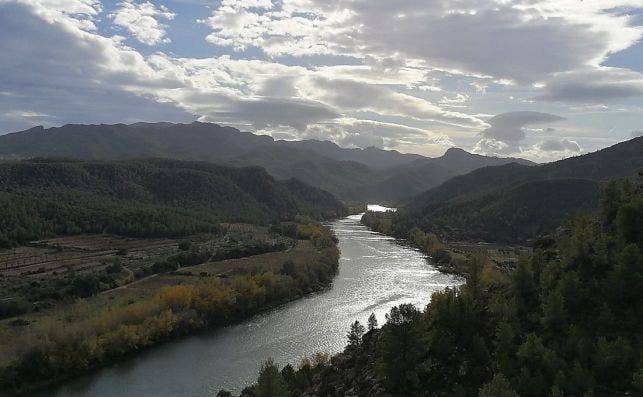 El Ebro a su paso por Miravet. Vini LoEbre. Foto: Javi Nolla.
