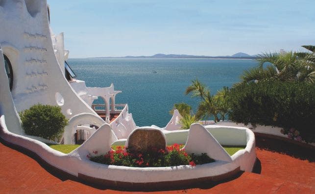 El homenaje al sol se celebra casa diÌa desde 1994 en Casapueblo. Foto Turismo de Uruguay