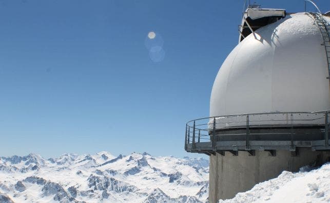 El observatorio de Pic du Midi se alza en el Pirineo francÃ©s. Foto MÃ©lody P Unsplash.