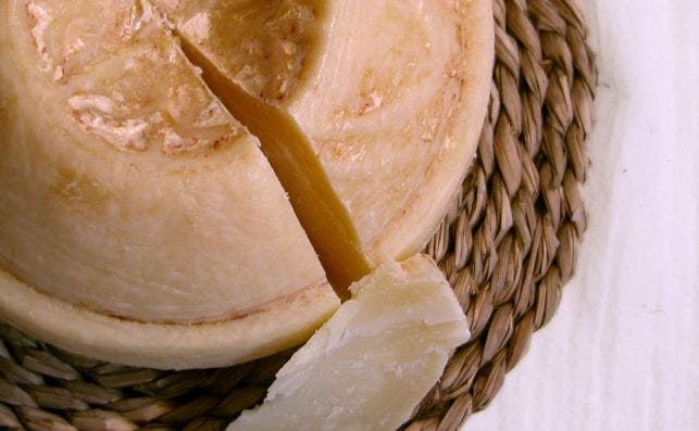 El queso CatiÌ de cabra es una de las producciones maÌs emblemaÌticas de la firma Quesos de CatiÌ.