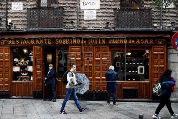 El restaurante Sobrino de BotiÌn aparece en varias novelas de GaldoÌs. Foto EFE.
