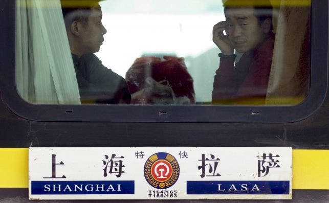 El tramo Qinghai Tibet, el maÌs largo del mundo con 1.140 kiloÌmetros, fue inaugurado el 1 de julio del 2006. Foto Wu Hong EFE