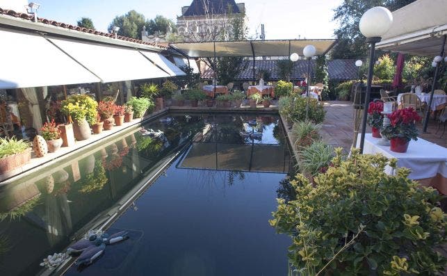 La terraza es un imÃ¡n durante la primavera y el verano. Foto JP Chuet