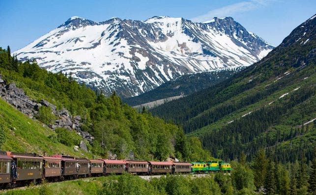 El tren ofrece espectaculares panorÃ¡micas. White Pass Yukon Route.